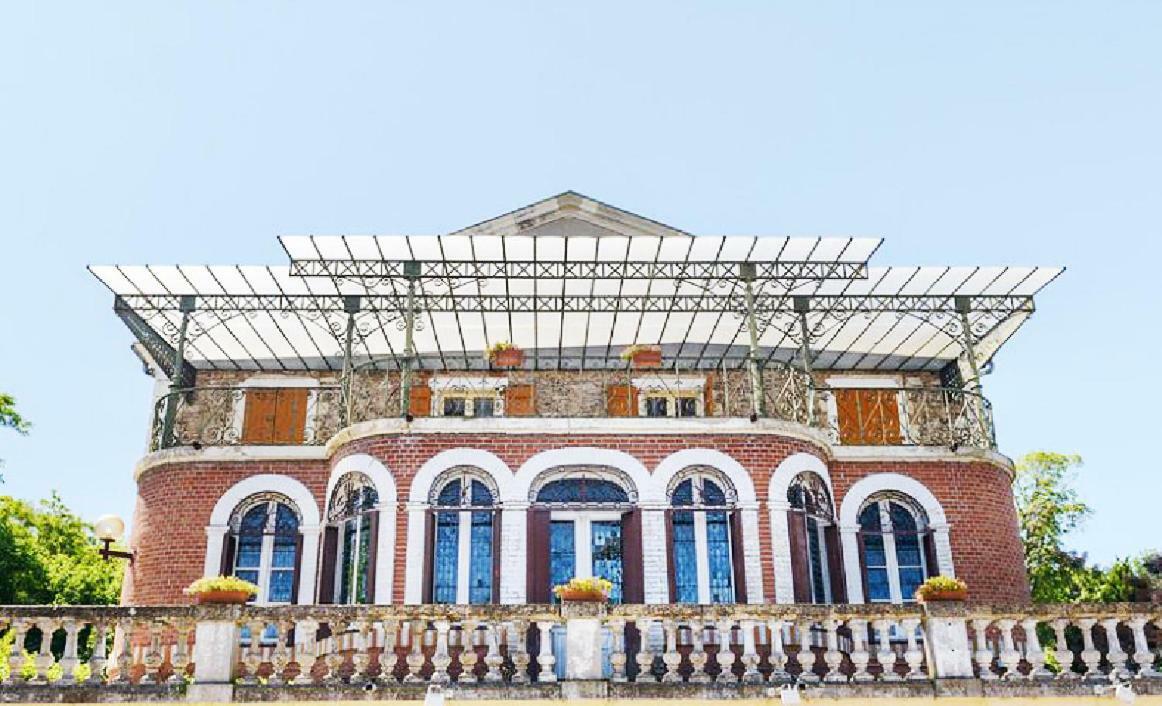 Chambre d'Hôtes Au Jardin Des Saveurs Acomodação com café da manhã Cordes-sur-Ciel Exterior foto